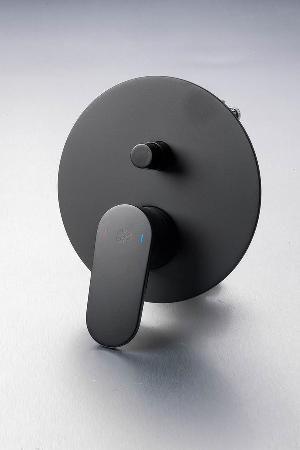 Genova Black Concealed Div/Mixer