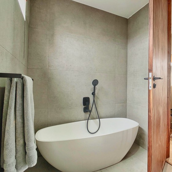 Zara Freestanding Bath