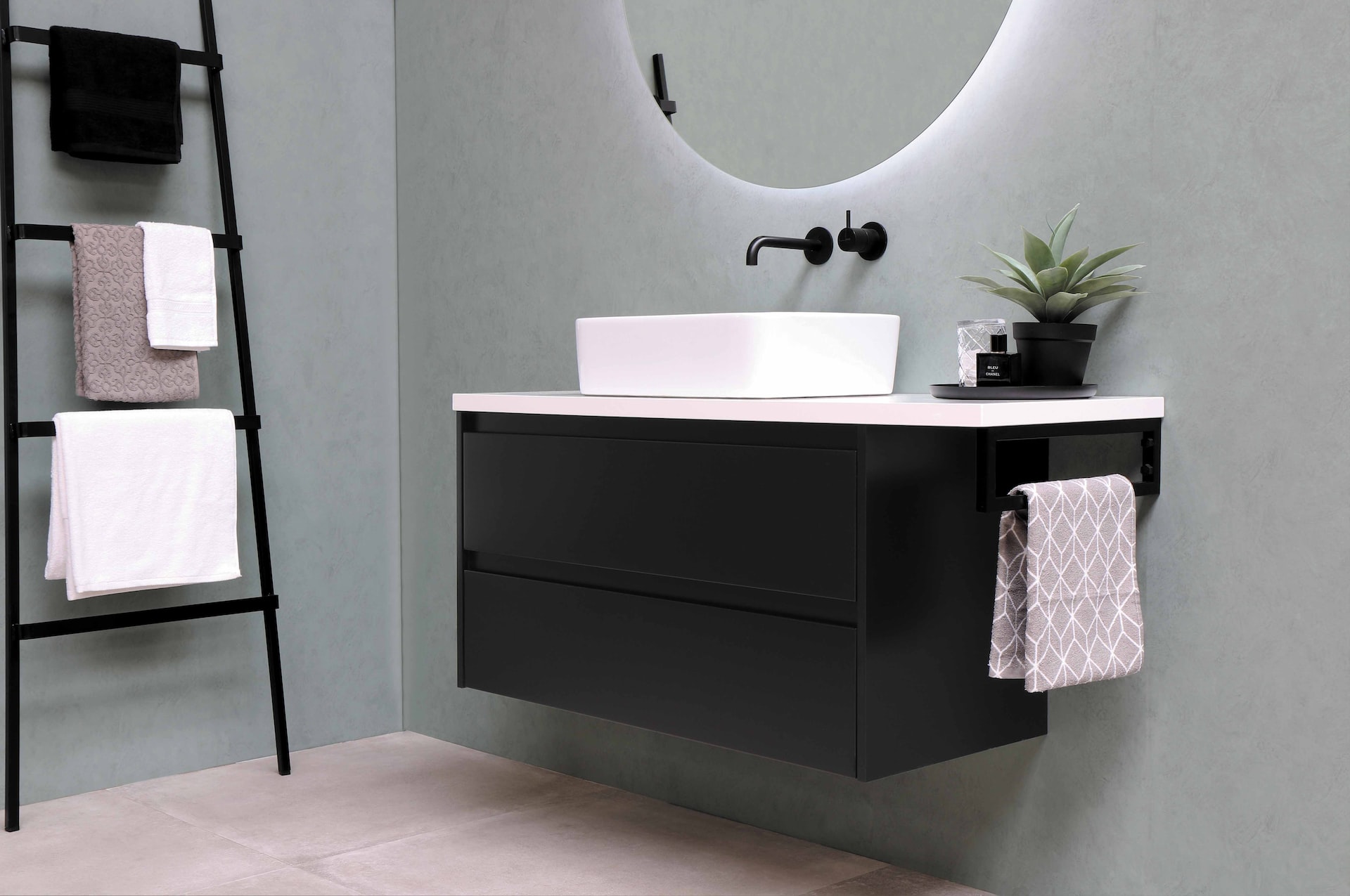 Black Bathroom Fittings: How to Master the Trend