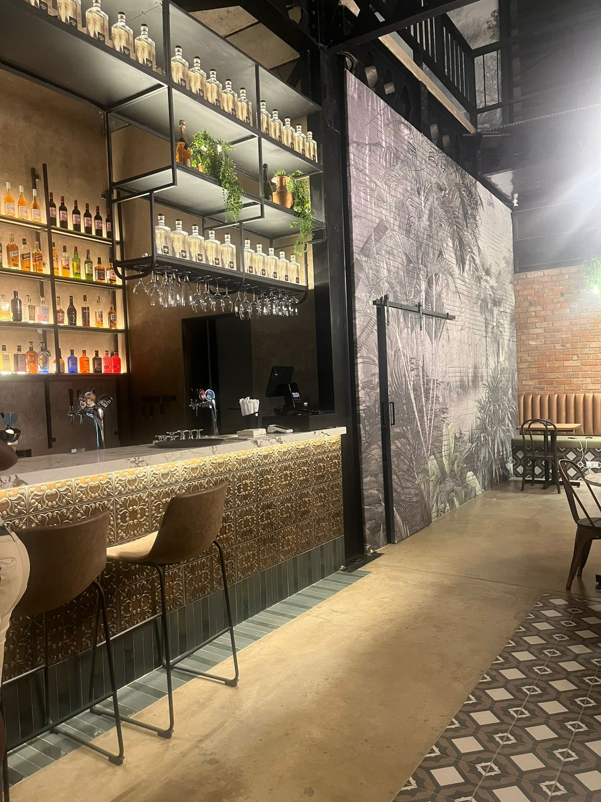 Designing Spaces That Serve Style: The Power of Materials in Restaurant & Bar Interiors