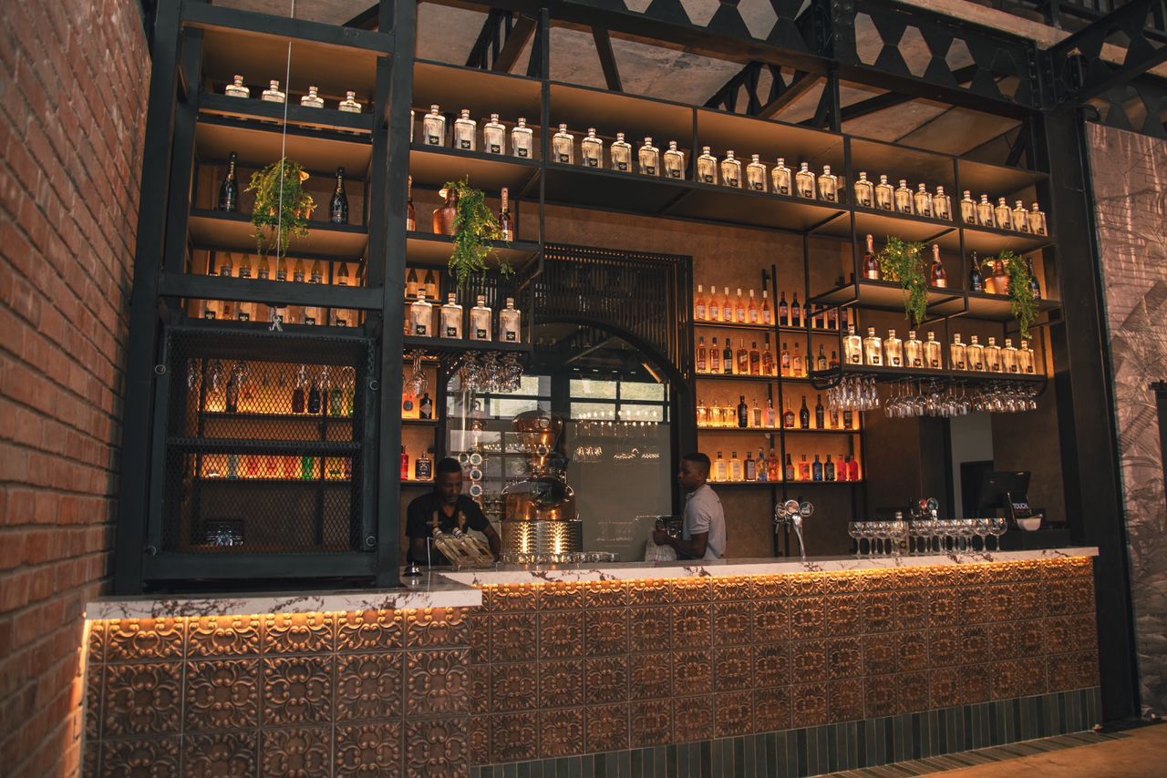Designing Spaces That Serve Style: The Power of Materials in Restaurant & Bar Interiors